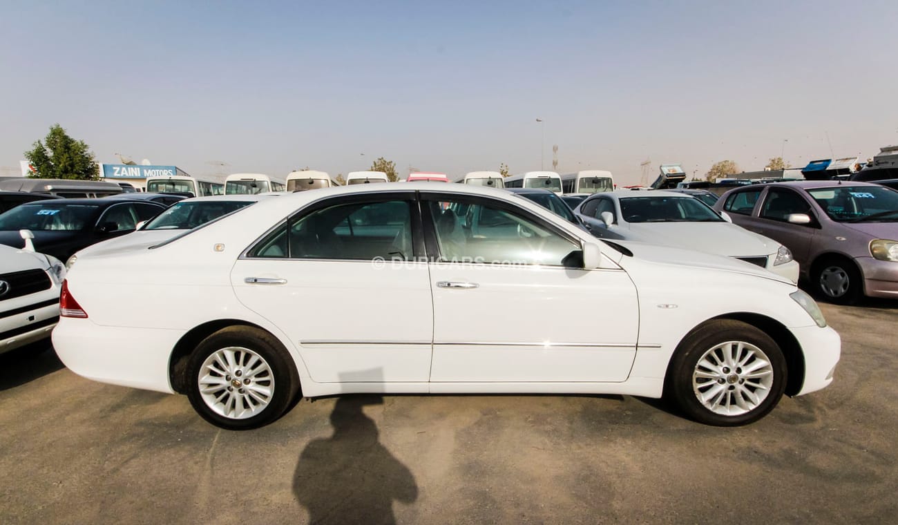 تويوتا كراون Royal saloon