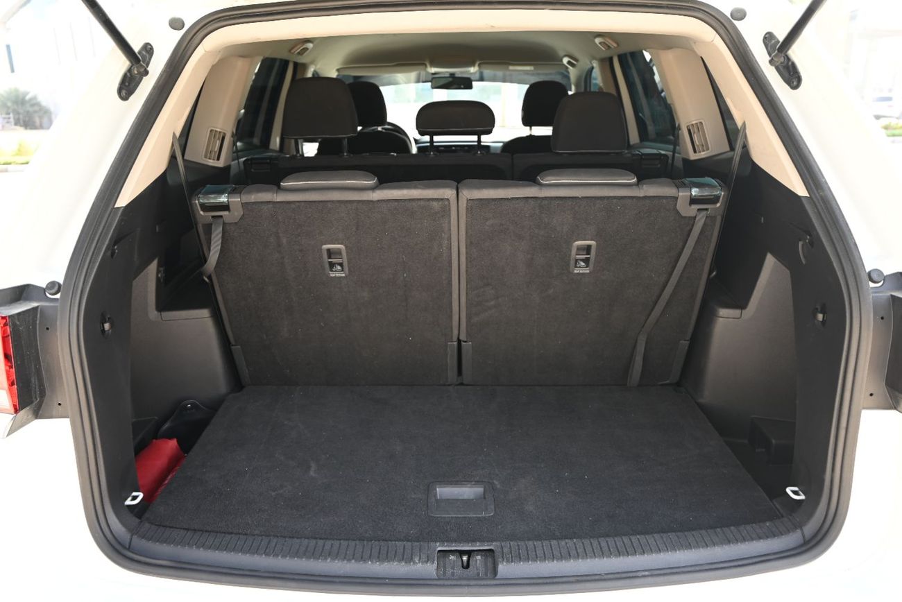 Volkswagen Teramont Trendline 3.6L - EMI 1760 AED - FULL AGENCY RECORD - ORIGINAL PAINT - VW TERAMONT 4WD - LOW MILEAGE