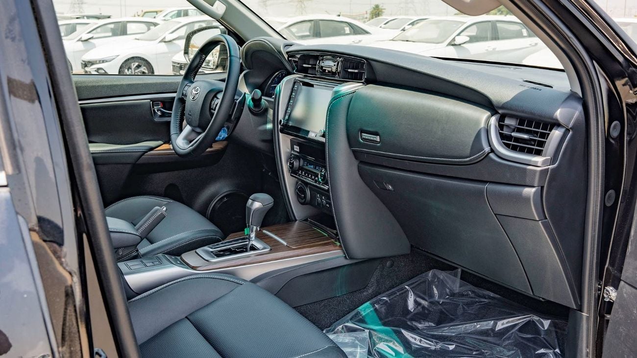 تويوتا فورتونر 2025 Toyota Fortuner 4.0L Petrol Full Option - GCC