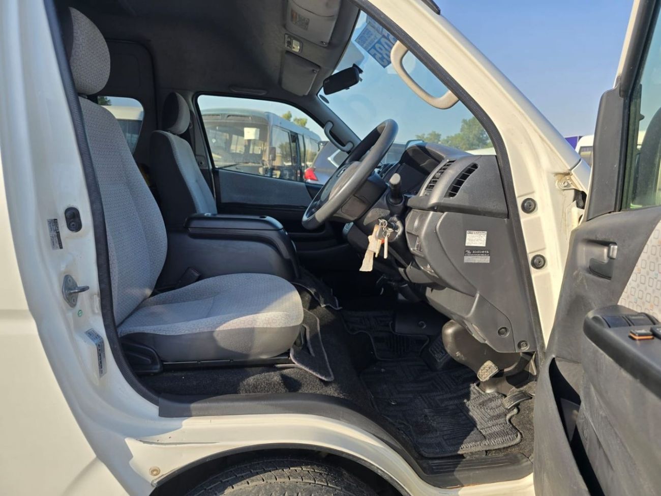 تويوتا هاياس TOYOTA HIACE COMMUTER VAN RHD 2014 MODEL 3.0 L DIESEL AUTOMATIC(PM19787)