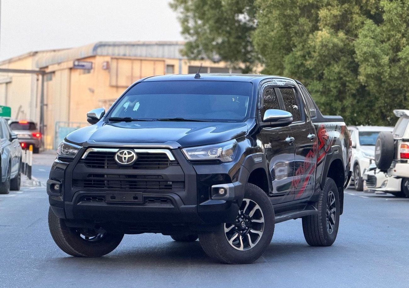 تويوتا هيلوكس أدفنتشر محرك SR5 V4 سعة 2.7 لتر بتصميم مُحسّن مستوحى من طراز Adventure 2025، مع خيارات كاملة من حيث الشكل ال
