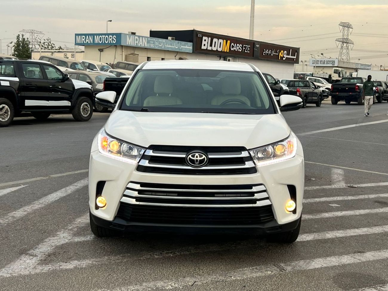 تويوتا هايلاندر 2015 Toyota Highlander LE+ Plus 3.5L V6 - Interior Beige - 7 Seater 4x4 AWD - Electric Seat With Big