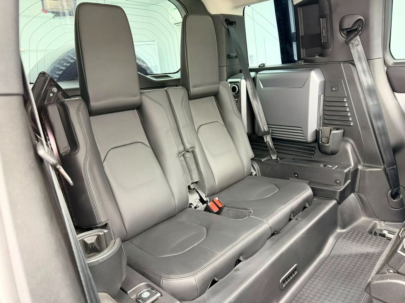 لاند روفر ديفندر 110 HSE P400