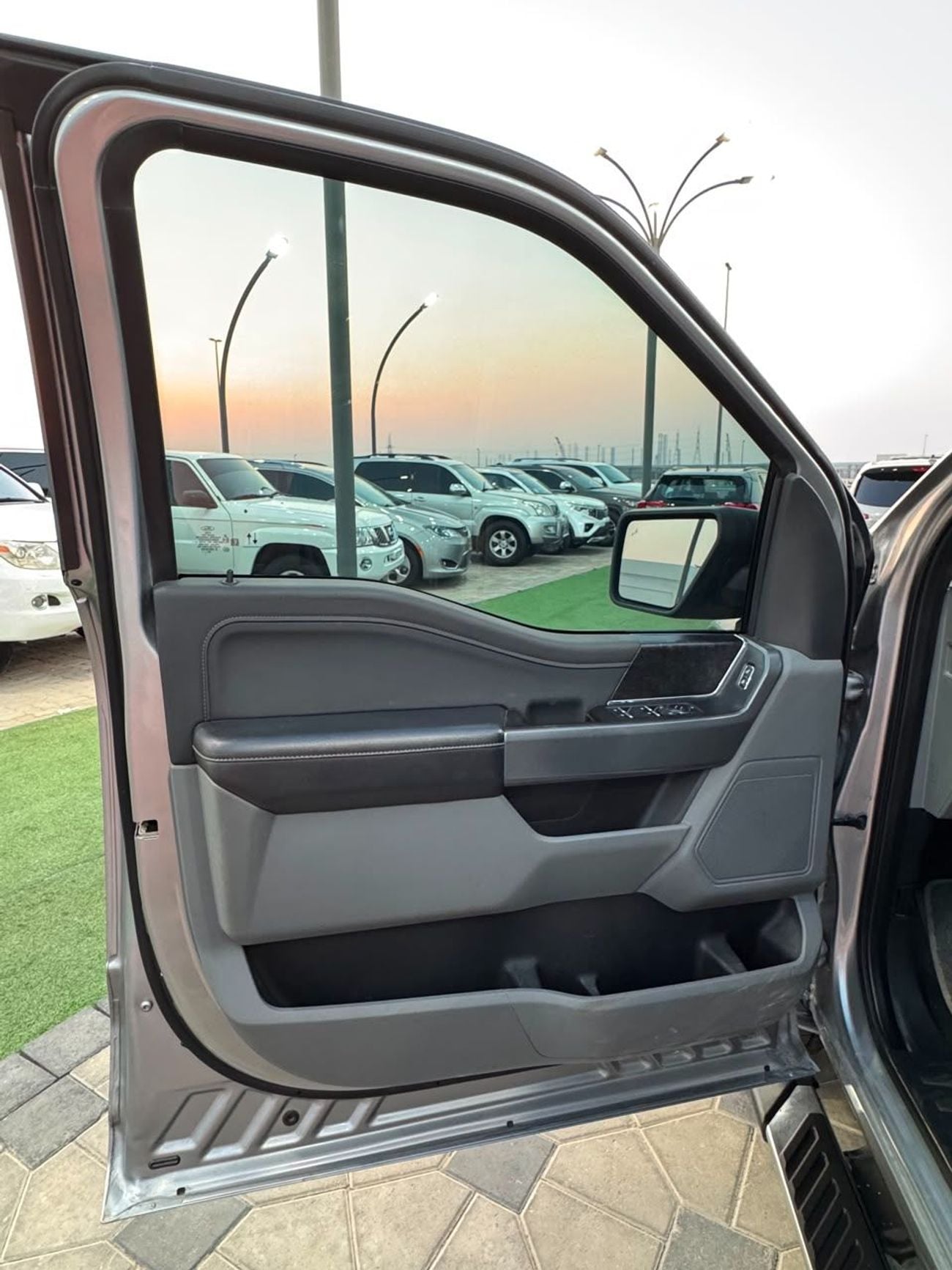 Ford F-150 XLT CREW CAB