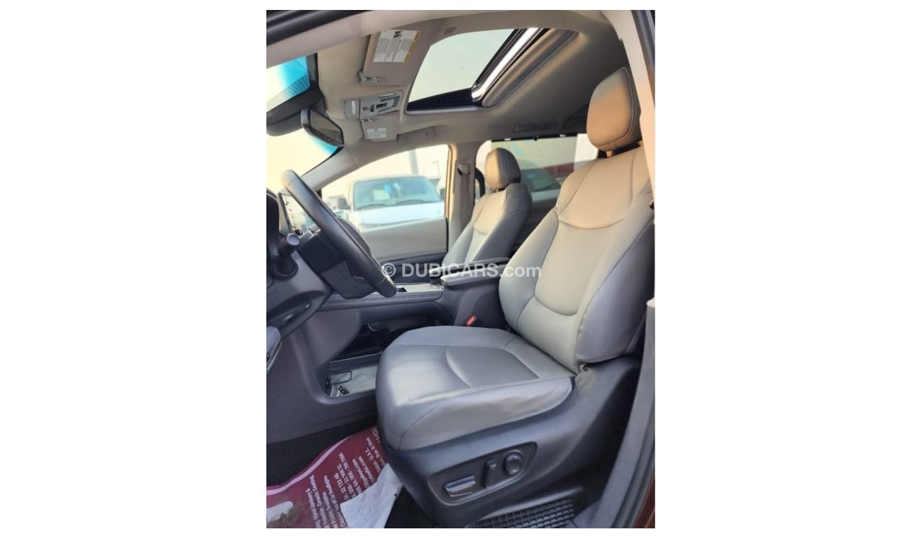 Toyota Sienna TOYOTA SIENNA FULL OPTION CLEAN CAR 2022 MODEL