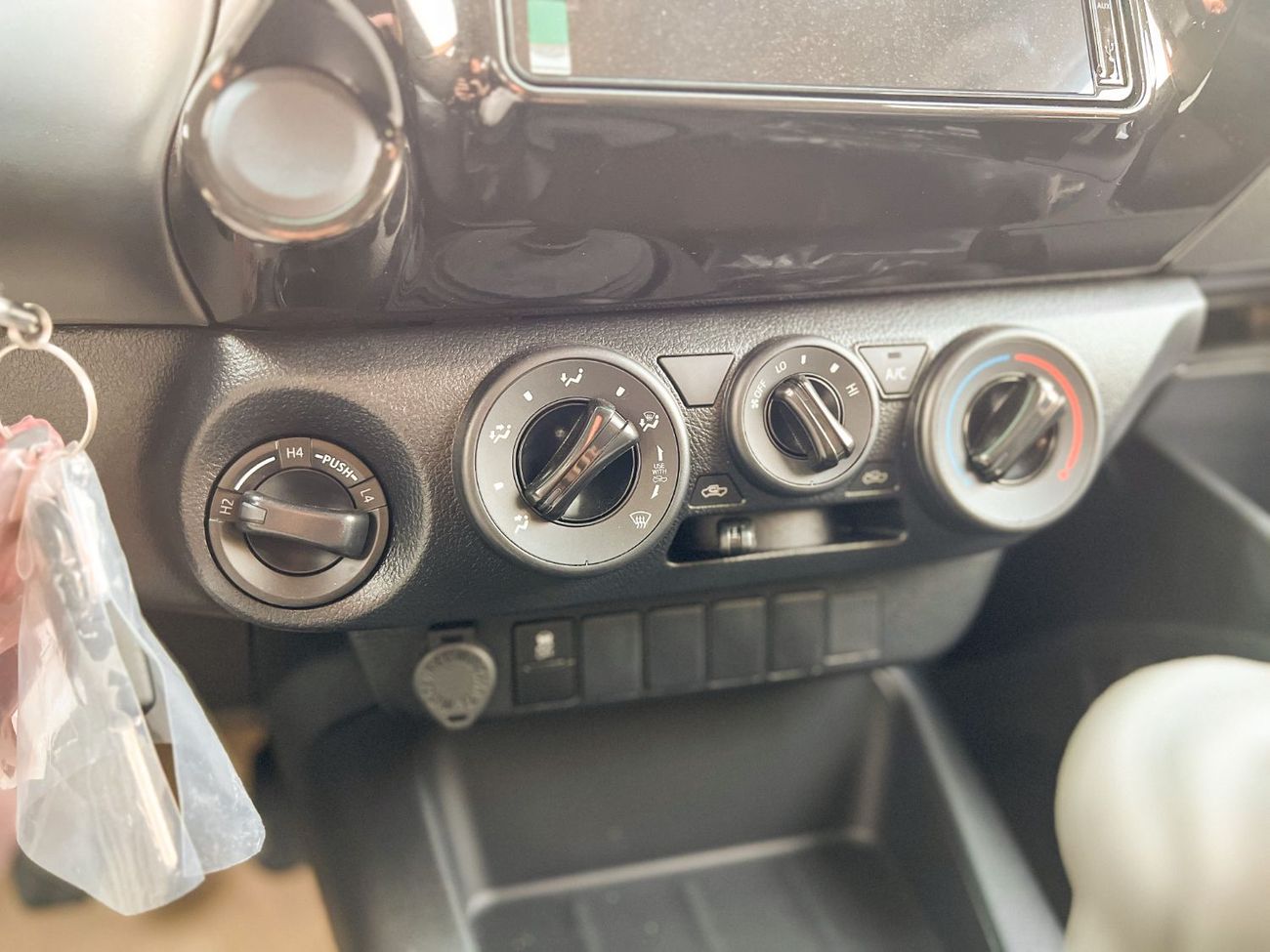 تويوتا هيلوكس EXPORT ONLY - TOYOTA HILUX DLX-G1 DSL 2.4L