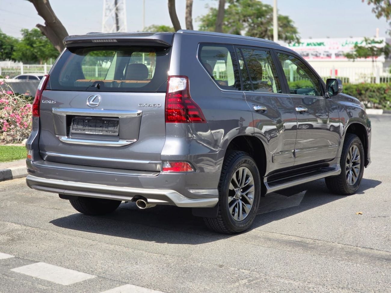Lexus GX460 Platinum 4.6L 2018 GCC AL FUTTAIM LEXUS FULLY LOADED WITH FULL AGENCY SERVICE HISTORY IN MINT CONDIT