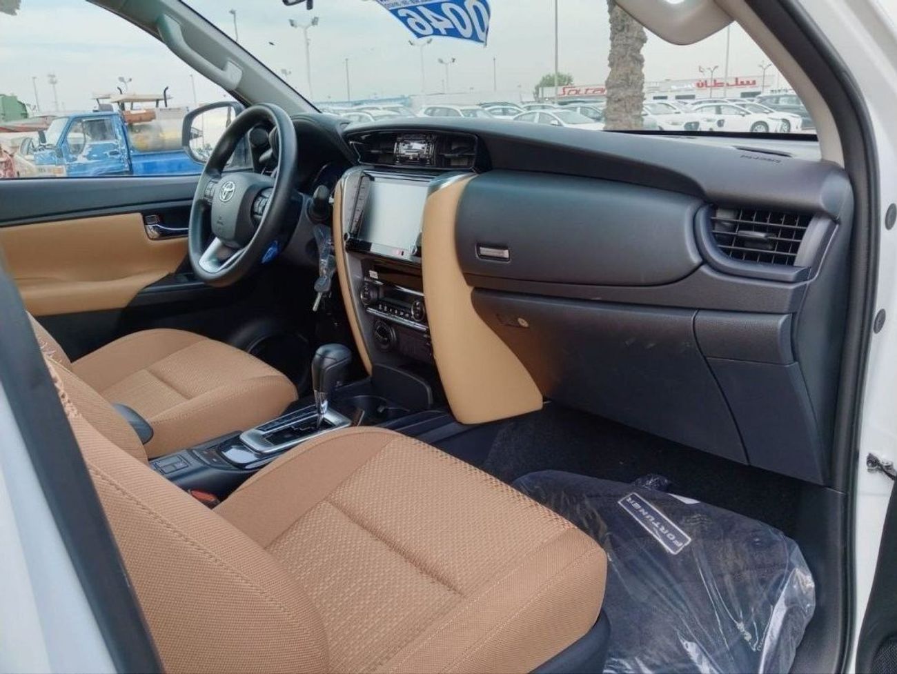 تويوتا فورتونر SR5 2023 A/T 4X4 , V4 2.7L Gasoline suv White color EXPORT ONLY