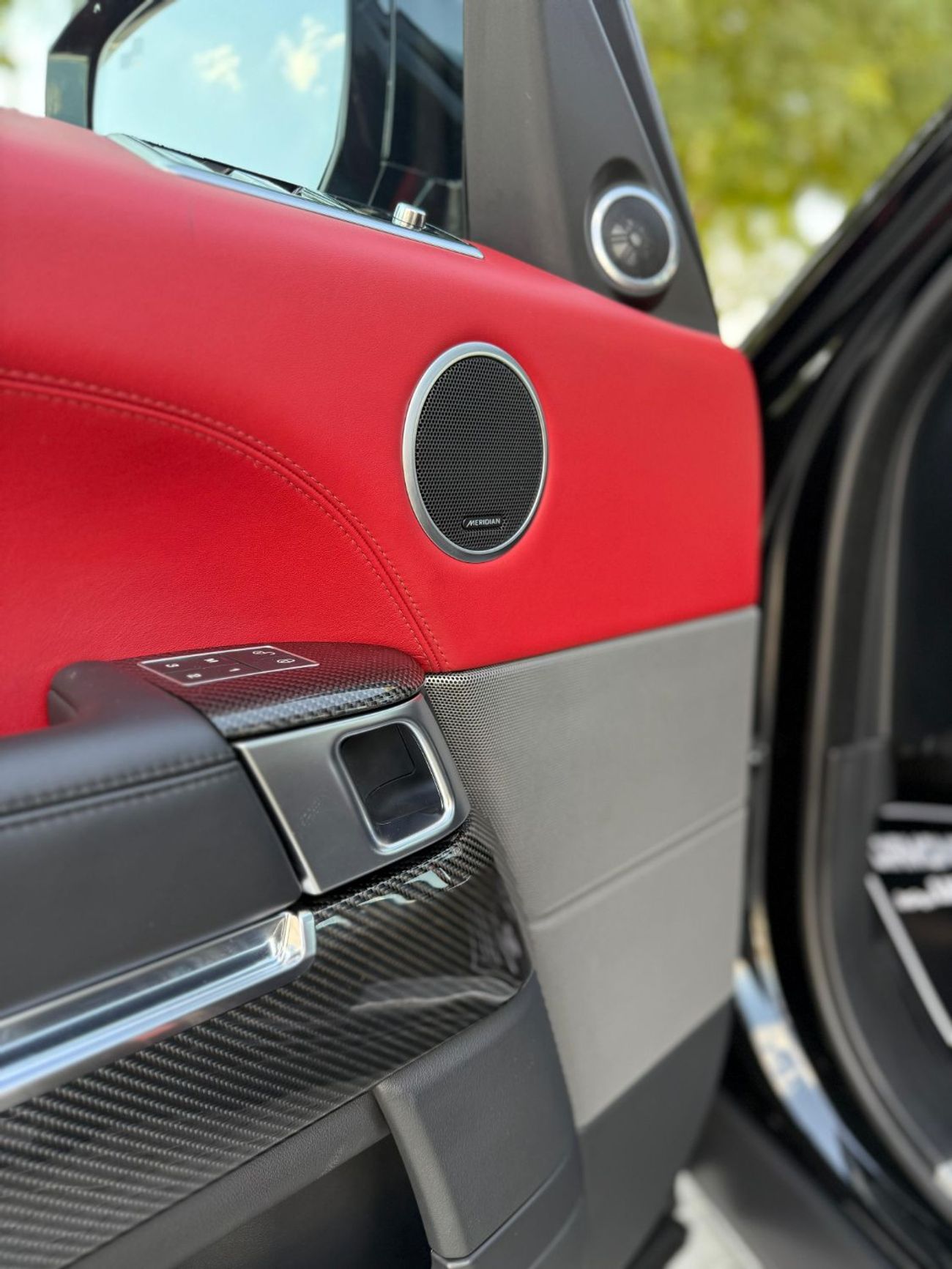 Land Rover Range Rover Sport SVR Carbon Edition 5.0L