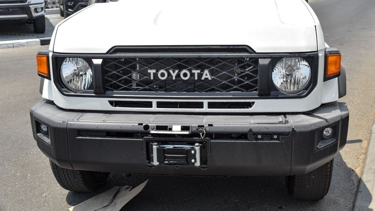 Toyota Land Cruiser Pick Up 4.0l - AT - Fog Lamp - Winch - Alloy Wheel - Snorkel - Leather Seats - Central Lock - Power Window