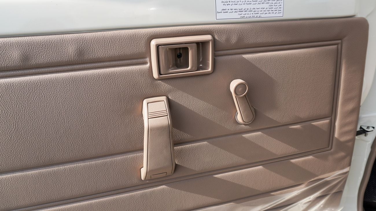 تويوتا لاند كروزر بيك آب 4.0L V6 Single Cabin M/T