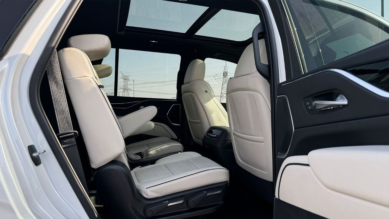 Cadillac Escalade Sport 2023 Agency Warranty GCC Low Mileage Full Service History