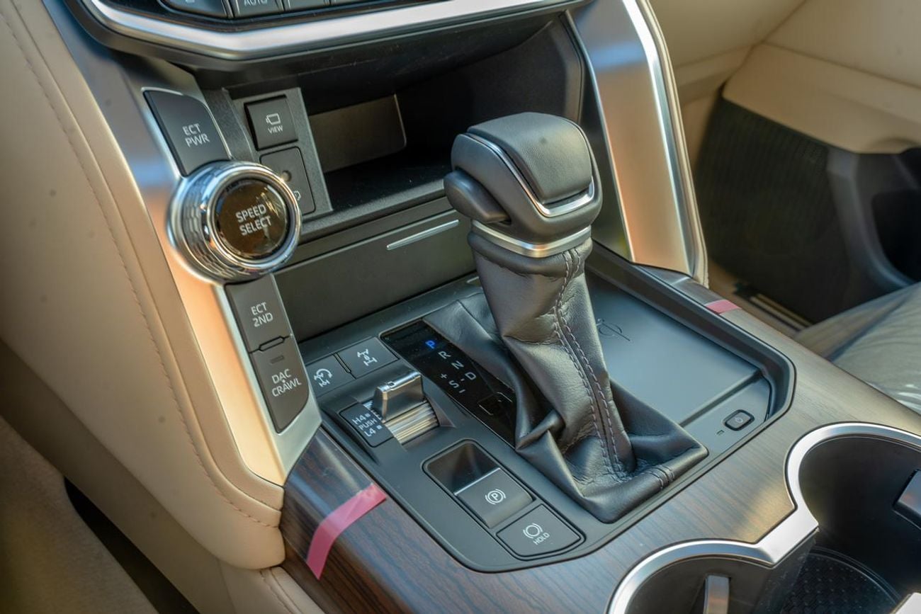 تويوتا لاند كروزر Land cruiser LC 300 VX 4.0L PETROL 2025 FULL OPTION