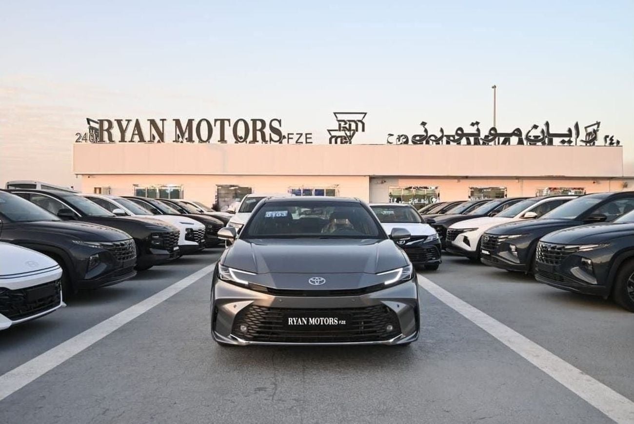 Toyota Camry GLE HEV Toyota Camry LE 2.5L Hybrid, Model 2025, Color Grey
