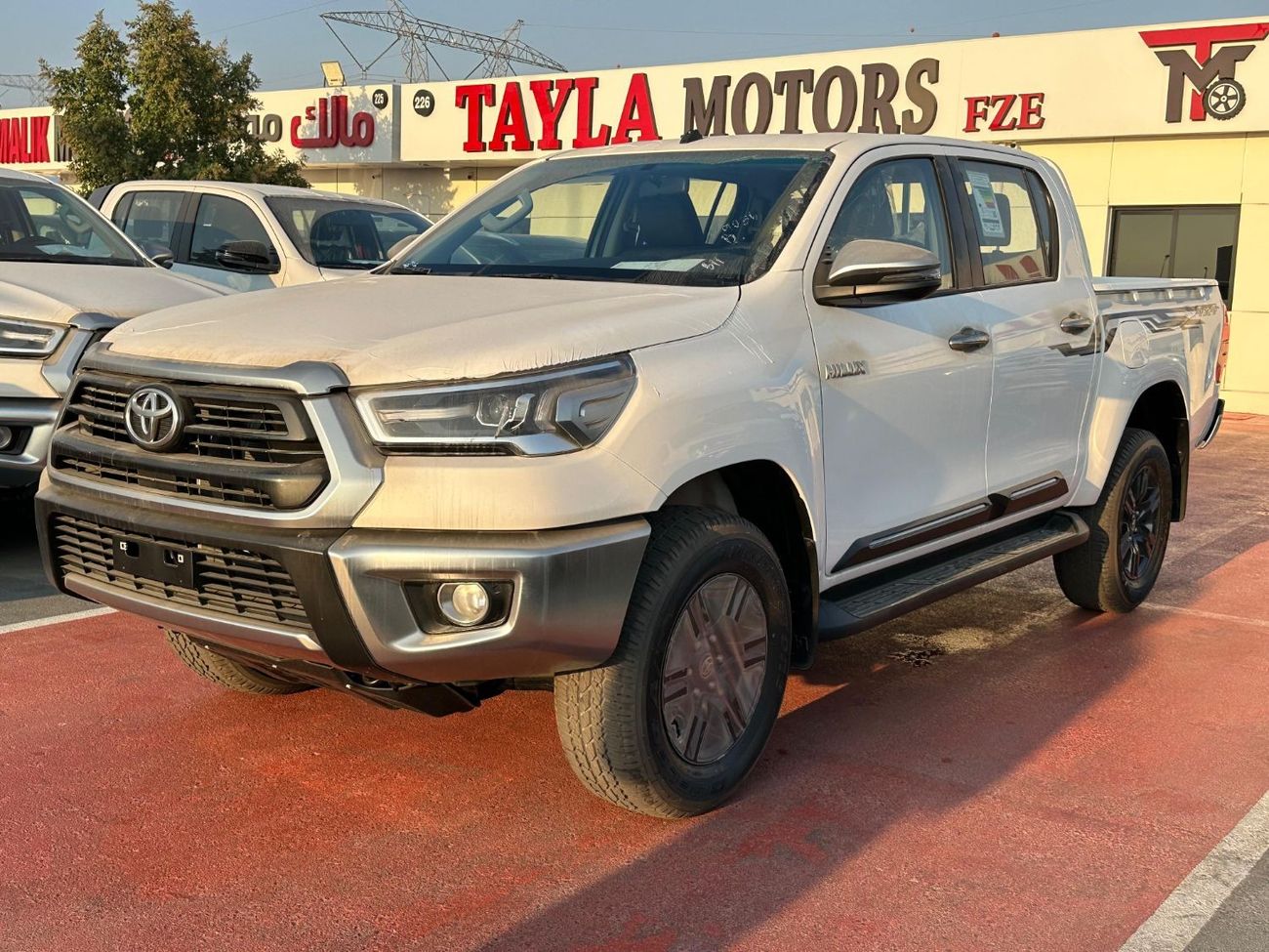 Toyota Hilux TOYOTA HILUX  2.7 MT full option without PS white -black 2024