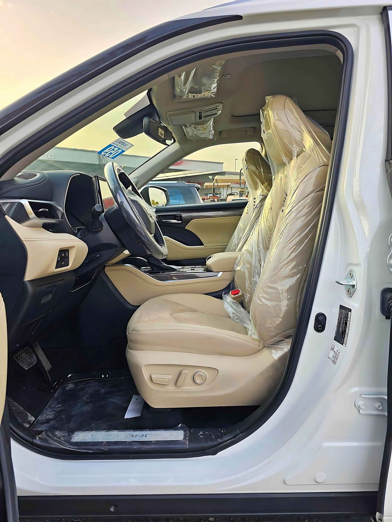 Toyota Highlander 2.5L V4 HYBRID LIMITED / FULL OPTION / PANORAMAIC / JBL SPEAKERS / BIG DVD SCREEN (CODE # 68031)