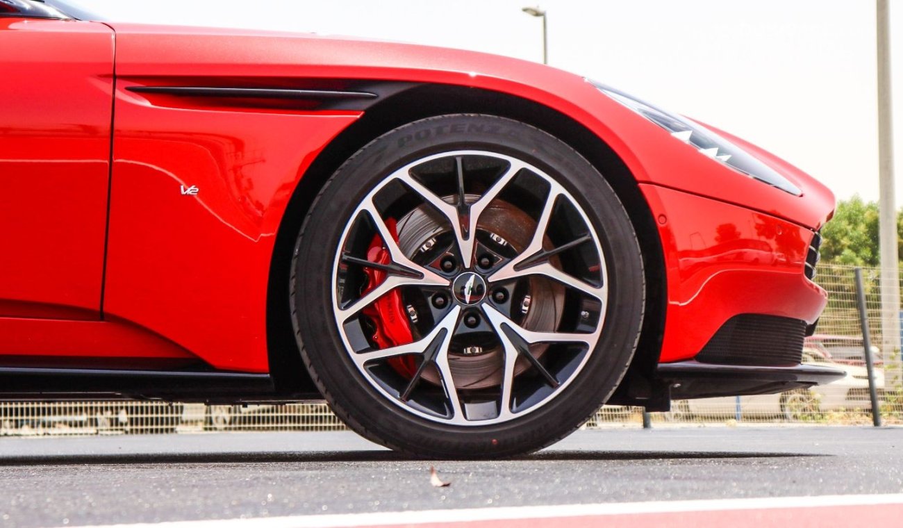 Aston Martin DB11 V12*Gloss black roof*Trunk black*Wooden inlay piano black*Brake calipers painted red