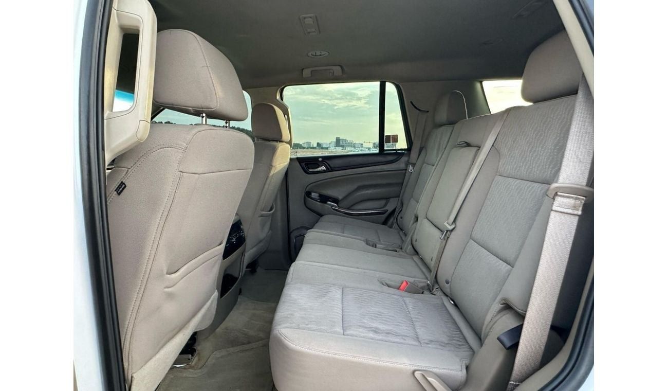 GMC Yukon SLE 5.3L 4WD (8 Seater) GMC YUKON 2017 GCC ORGINAL PAINT // ACCIDENT FREE // PERFECT CONDITION