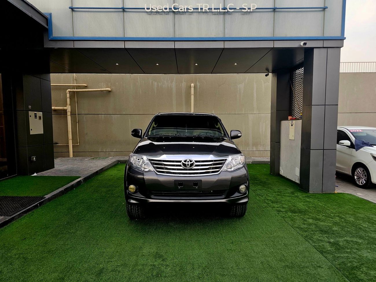 Toyota Fortuner EXR/ V4 2.7L 4WD/ LEATHER DVD/ LOW MILEAGE