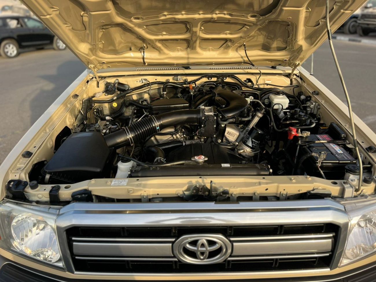 تويوتا لاند كروزر بيك آب 2018 Toyota Land Cruiser Pick up - Single Cabin - 4.0L V6 - AWD 4x4 - Patrol Manual - GCC Specs- Ful