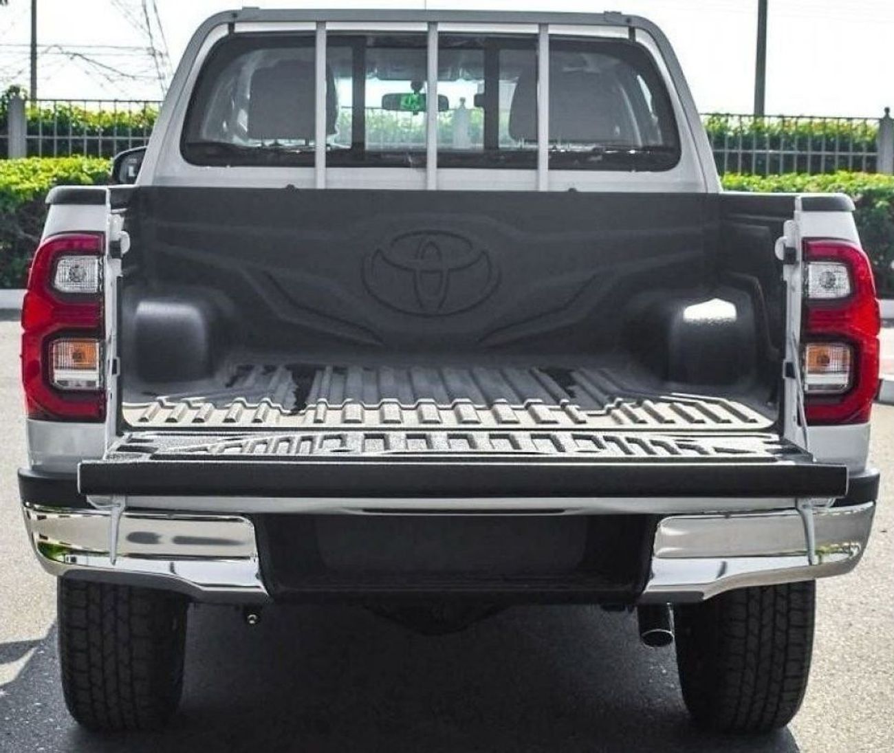 Toyota Hilux TOYOTA HILUX 2.7L PETROL AT FULL 2025 MODEL GCC