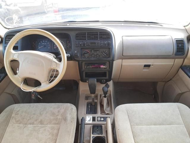 إيسوزو تروبر interior - Cockpit