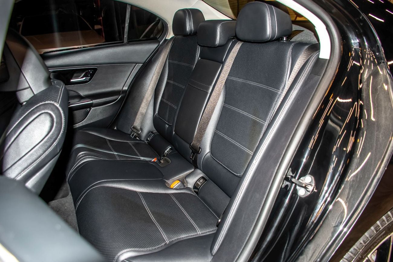 Mercedes Benz C300 STD (NON GCC)