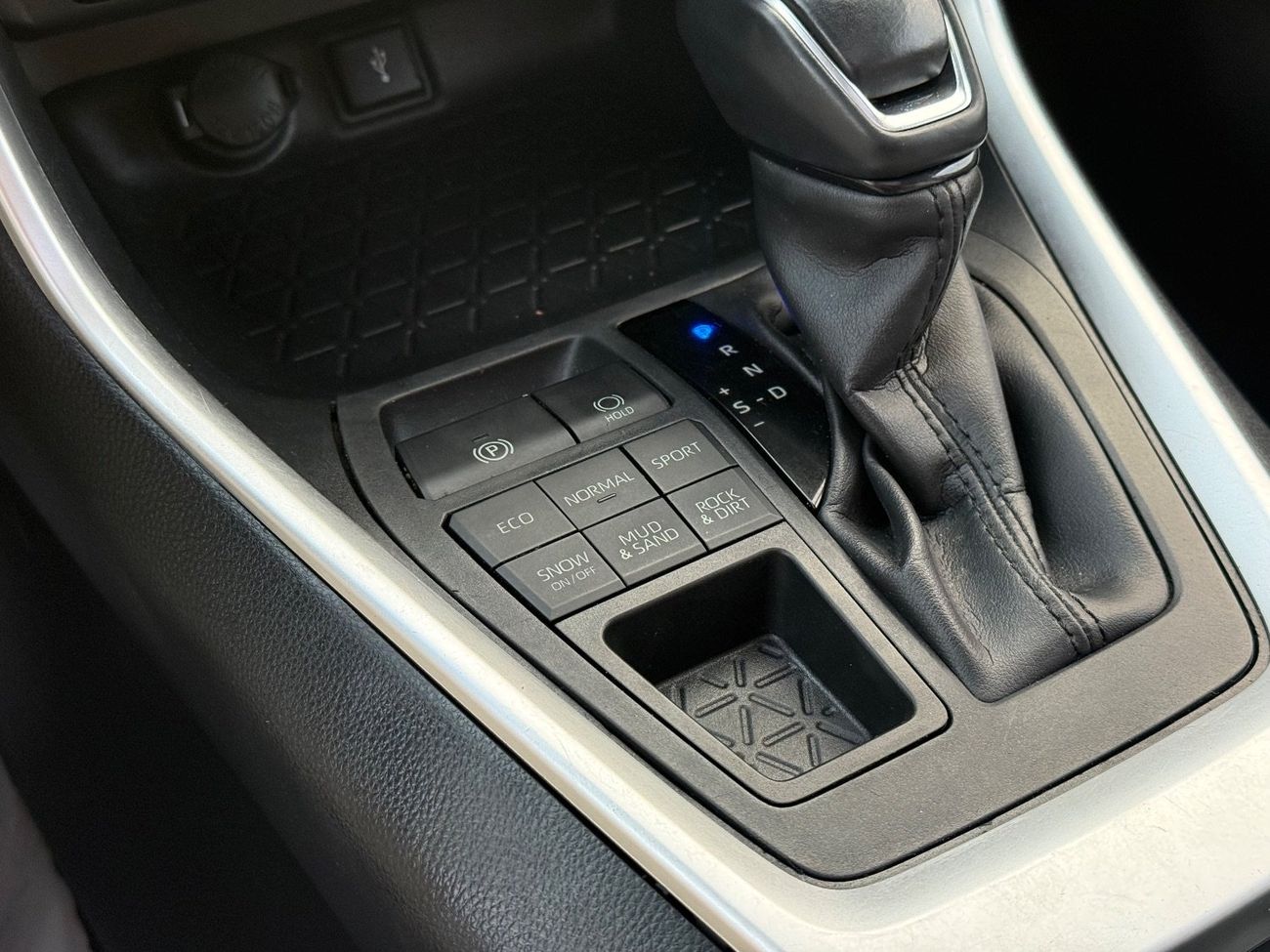 Toyota RAV4 2020 TOYOTA RAV4 XLE 4x4 FULL OPTIONS IMPORTED FROM USA