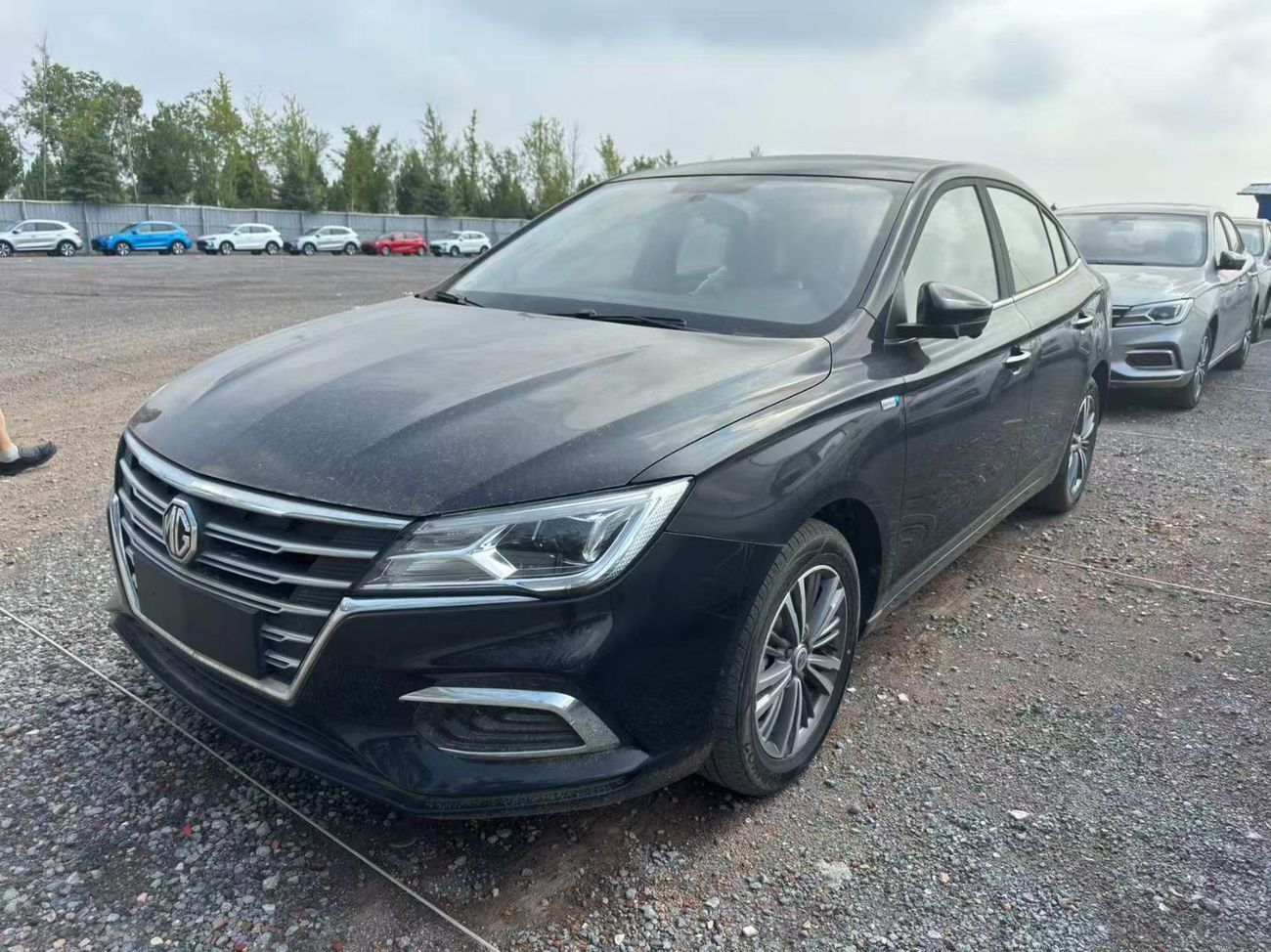 MG 5 DELUXE 1.5L A/T 2024 Full-option with sunroof Black | Export or Wholesale