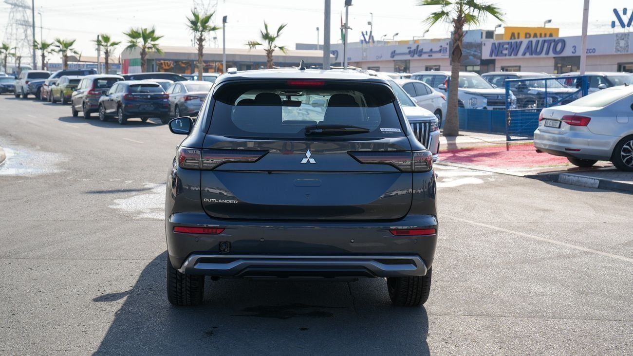 ميتسوبيشي آوتلاندر HIGHLINE ميتسوبيشي أوتلاندر 2026 – الفئة المتوسطة (G12) 2.5 لتر | SUV بسبعة مقاعد | مواصفات الخليج |