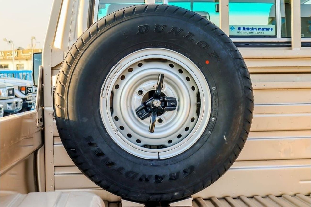 Toyota Land Cruiser Pick Up SC 4.0L toyota land cruiser single cab 2006 model