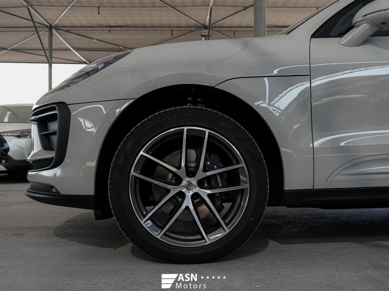 بورش ماكان PURSUING DREAMS EDITION (NON GCC) 2025 2.0 Turbo (Clearance Price)