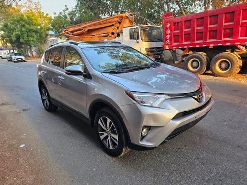 Toyota RAV4 فقط تصدير full options push button sunroof