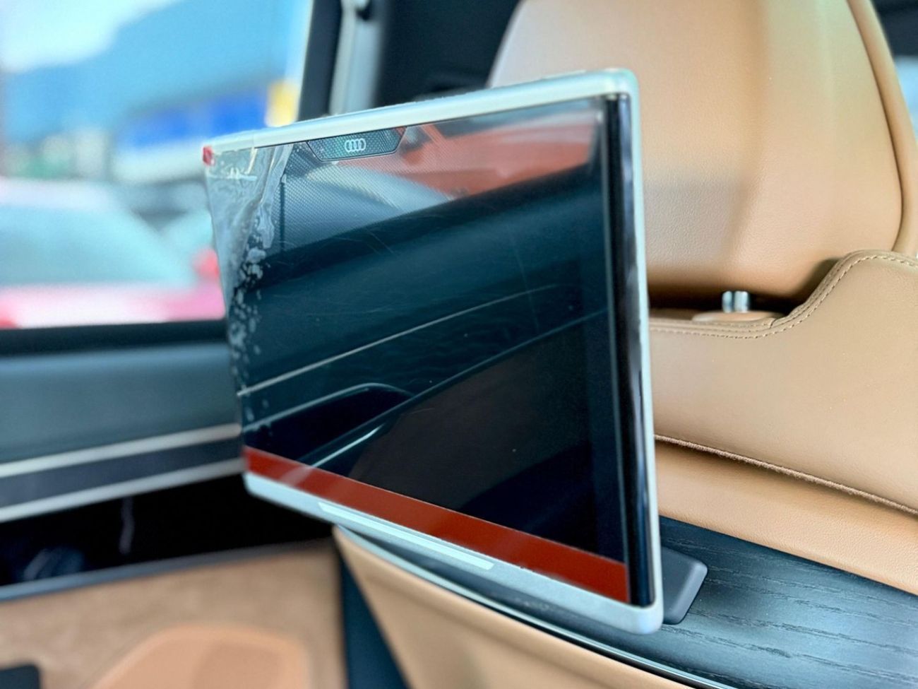 Audi A8 L 60 TFSI quattro 4.0L (460 HP)