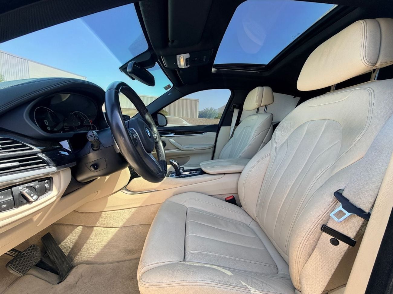 بي أم دبليو X6 AED 1,880 P.M | 0% DOWN PAYMENT | BMW X6 XDRIVE35I M KIT | AGENCY SERVICE HISTORY | 2019 | GCC SPECS