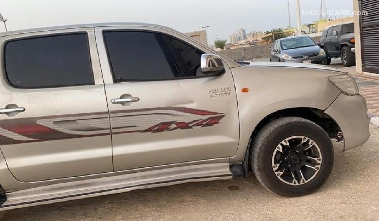 تويوتا هيلوكس TOYOTA HILUX 2012 PETROL