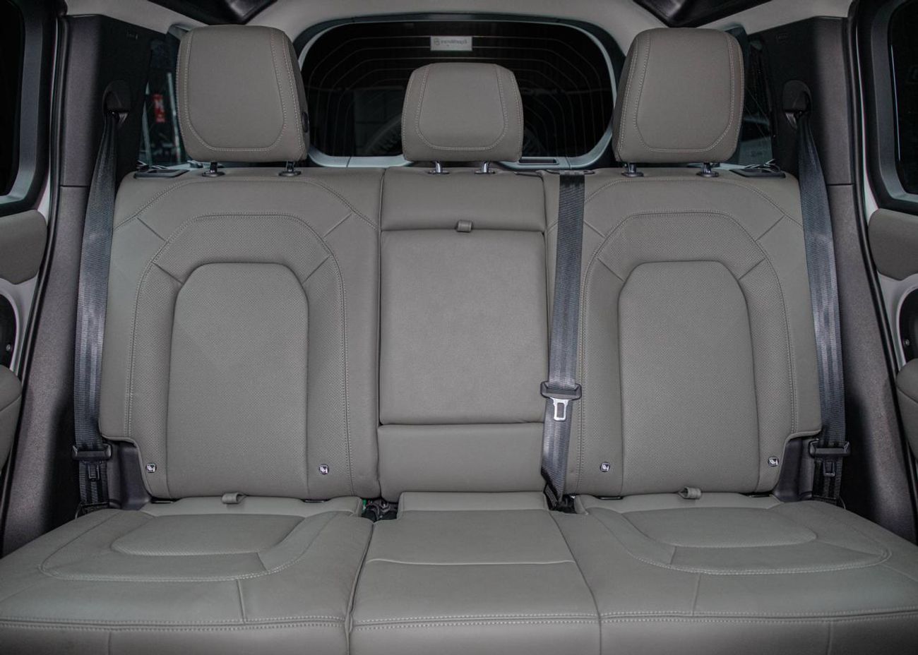 لاند روفر ديفندر 110 SE P400 3.0L