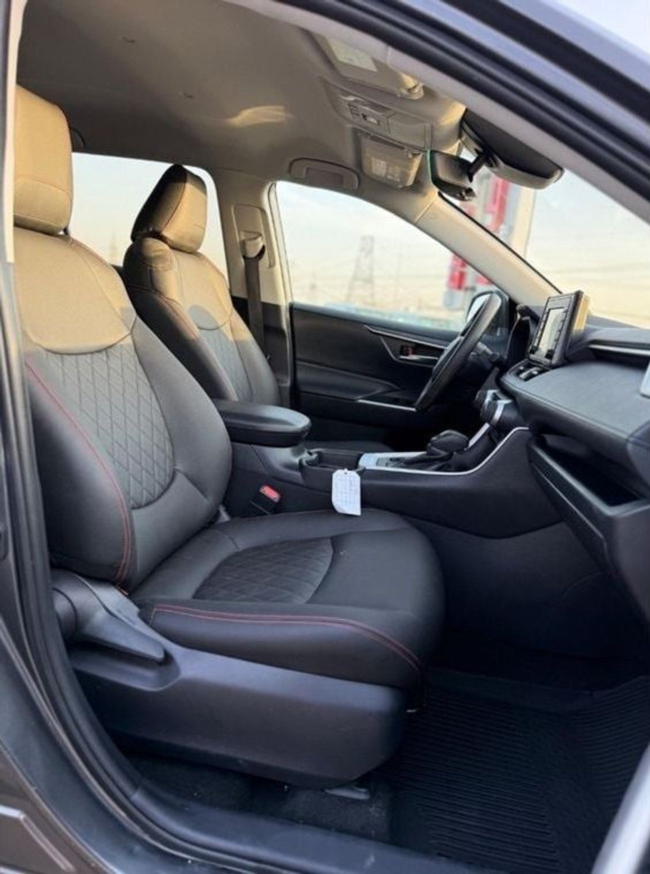 تويوتا راف ٤ 4WD XLE 2.5 push start, leather seats