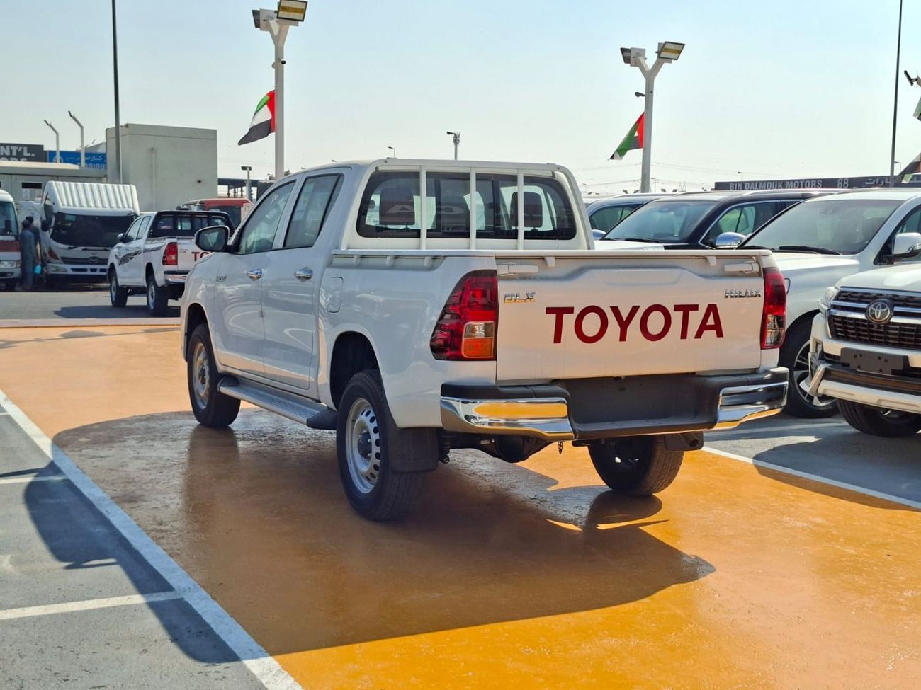 تويوتا هيلوكس Toyota Hilux DLX 2.7L AT PETROL 4X4 DOUBLE CABIN