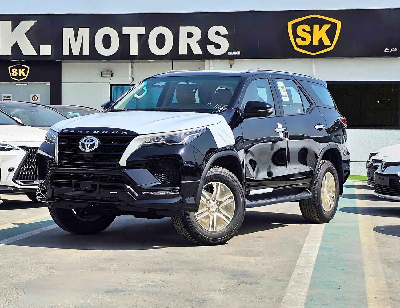 Toyota Fortuner SR5/AUTO AC/ ALLOY WHEELS/ ROOF RACK/ 2.7L PETROL V4 4WD/ (CODE # FPGO)