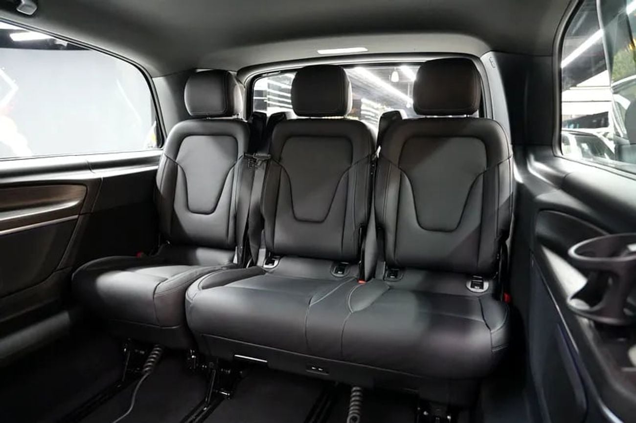 Mercedes Benz V300 V-LINE Mercede-Benz V 300 | GCC 0km | Agency Warranty | 360 View | 64 colors Ambeint Ligh