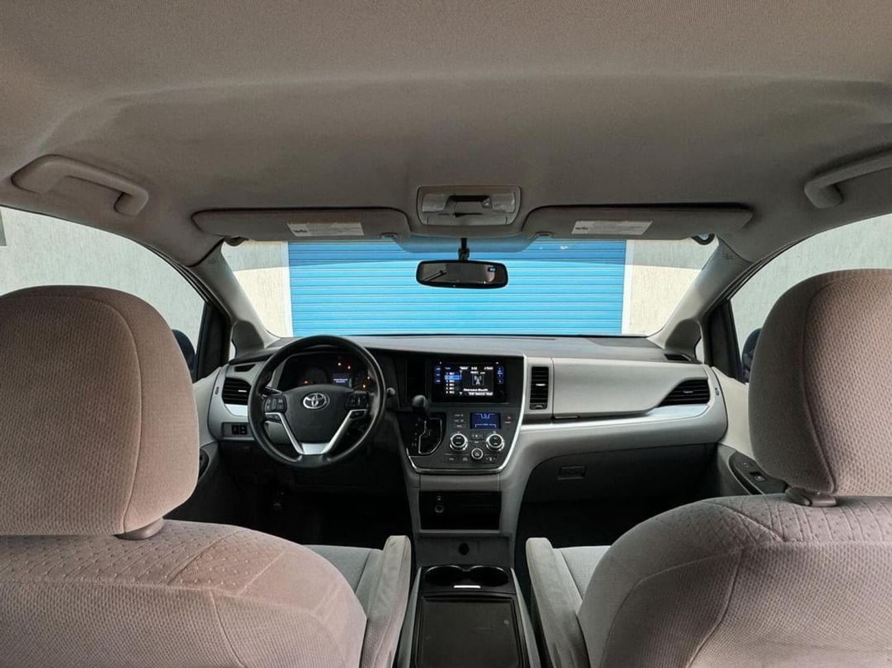 تويوتا سيينا تويوتا سيينا LE وارد 2015