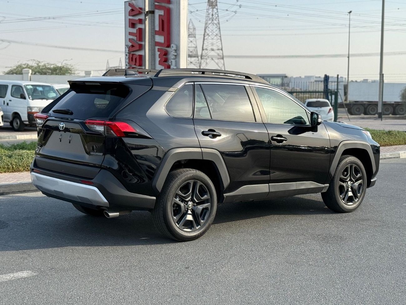 تويوتا راف ٤ Adventure Full Option 4WD Sunroof, leather, push start