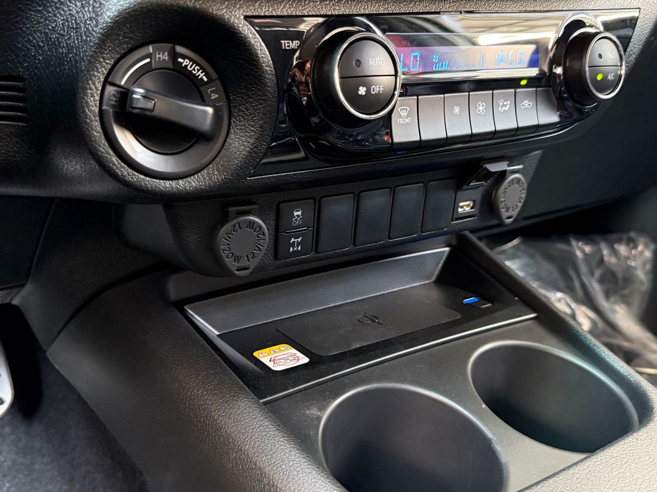 Toyota Hilux GR-SPORT 4.0 V6 **EXPORT ONLY**التصدير فقط خارج الخليج***