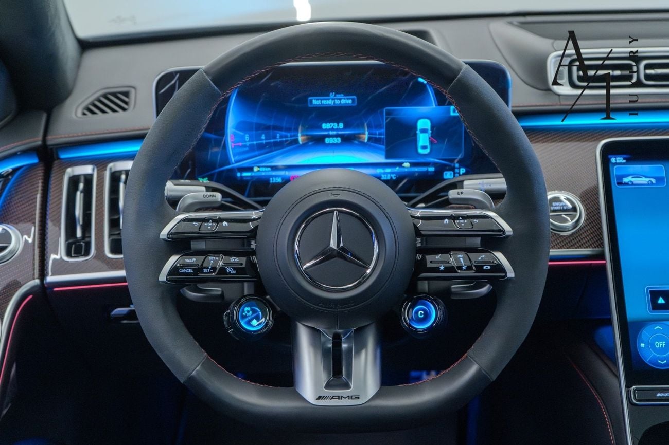 مرسيدس بنز S 63 AMG 2024 With black And Red Carbon Fibre Interior, Excellent Condition, European Spec