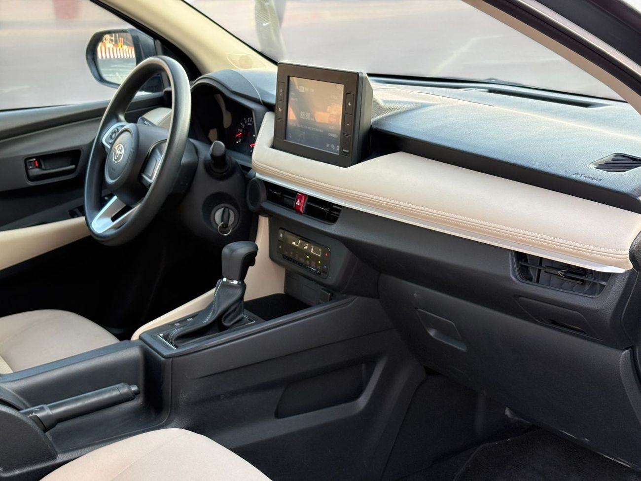 تويوتا يارس 1.5L I4 | 2023 | GCC SPECS | LOW MILEAGE | AED 792 per month