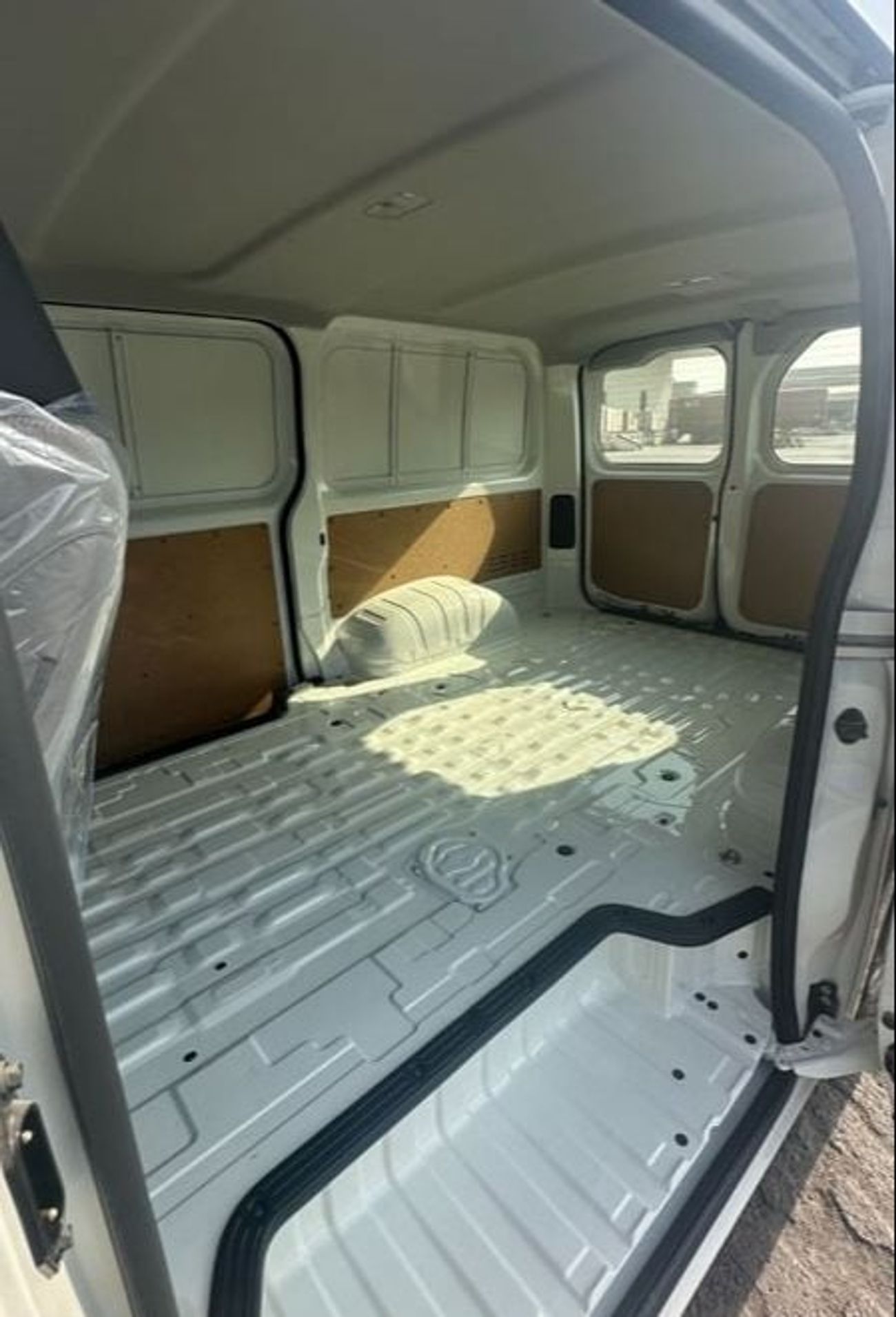 Toyota Hiace GL STD Roof Panel Van 3.5L 2026 GCC DUOBLE REAR DOOR