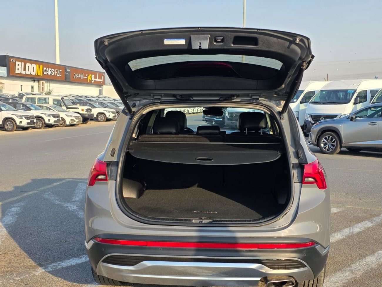 Hyundai Santa Fe limited 2.4T Panoramic Roof , 360 camera and Auto parking sensors