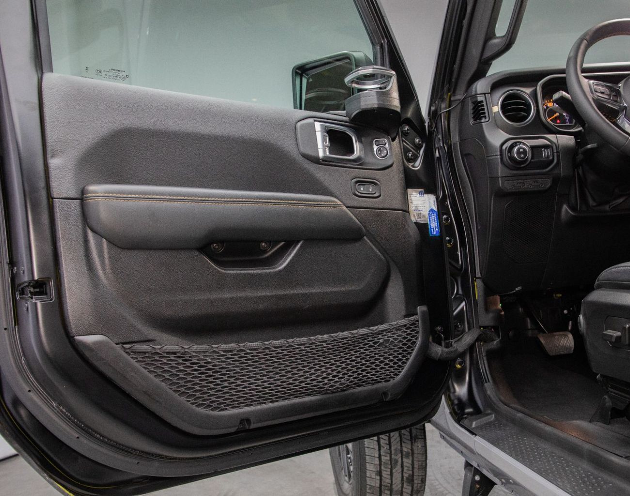 جيب رانجلر Unlimited Sahara 2.0L A/T