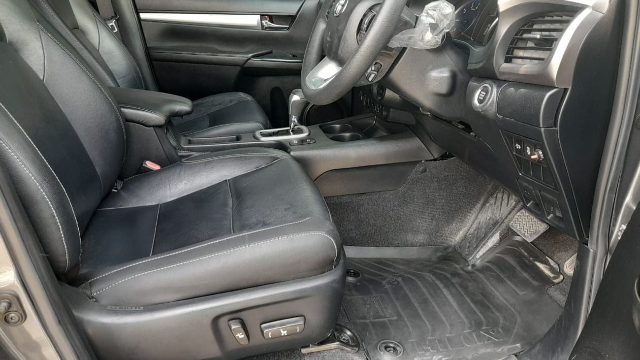 Toyota Hilux Right-Hand drive Diesel 2.8 SR5 2.8CC auto with canopy leather electric seats